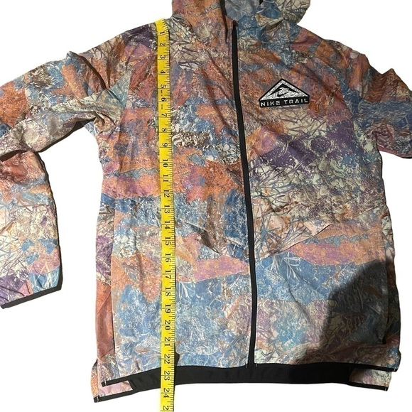 COPY - EUC Nike Trail windbreaker running hiking jacket, multicoloured, size sm… - Picture 10 of 12